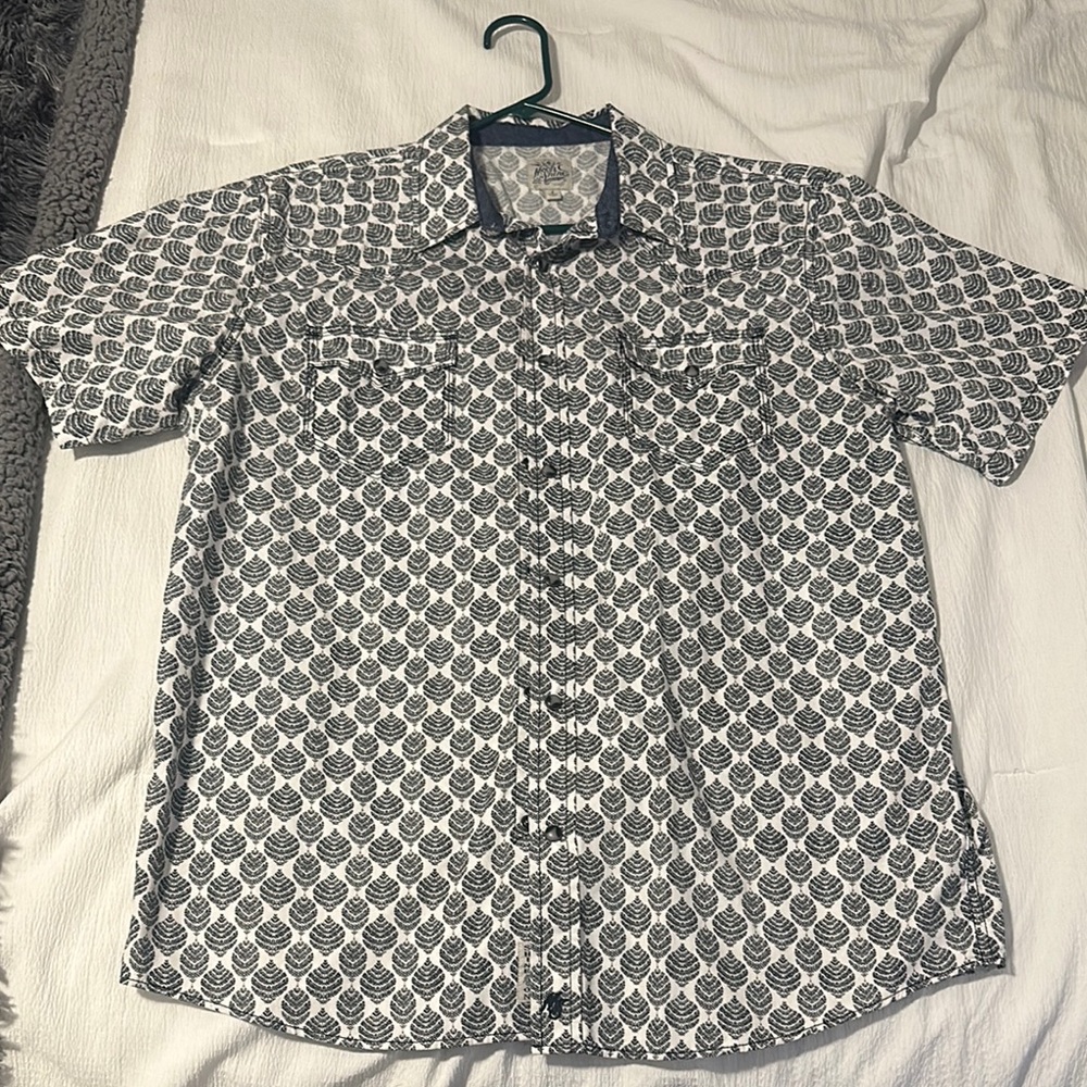 Men's Black and White Patterned Shirt